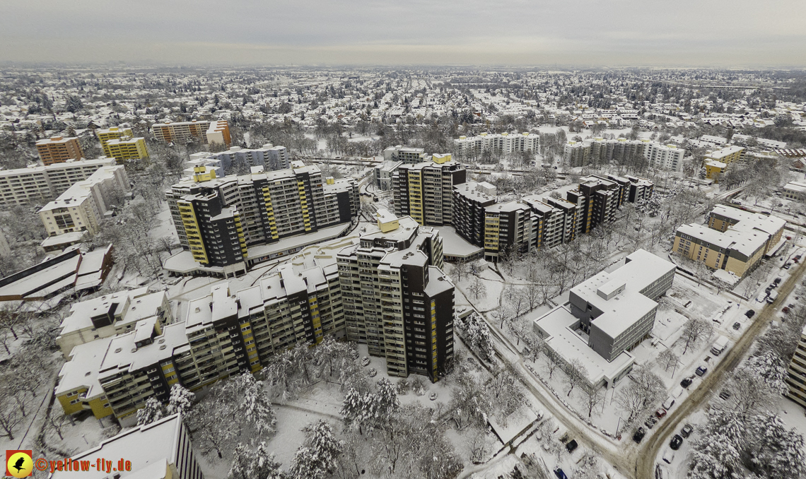 04.12.2021 - Karl-Marx-Ring und Marx-Zentrum in Neuperlach
